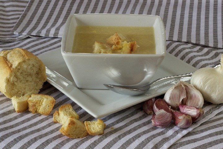 White garlic soup